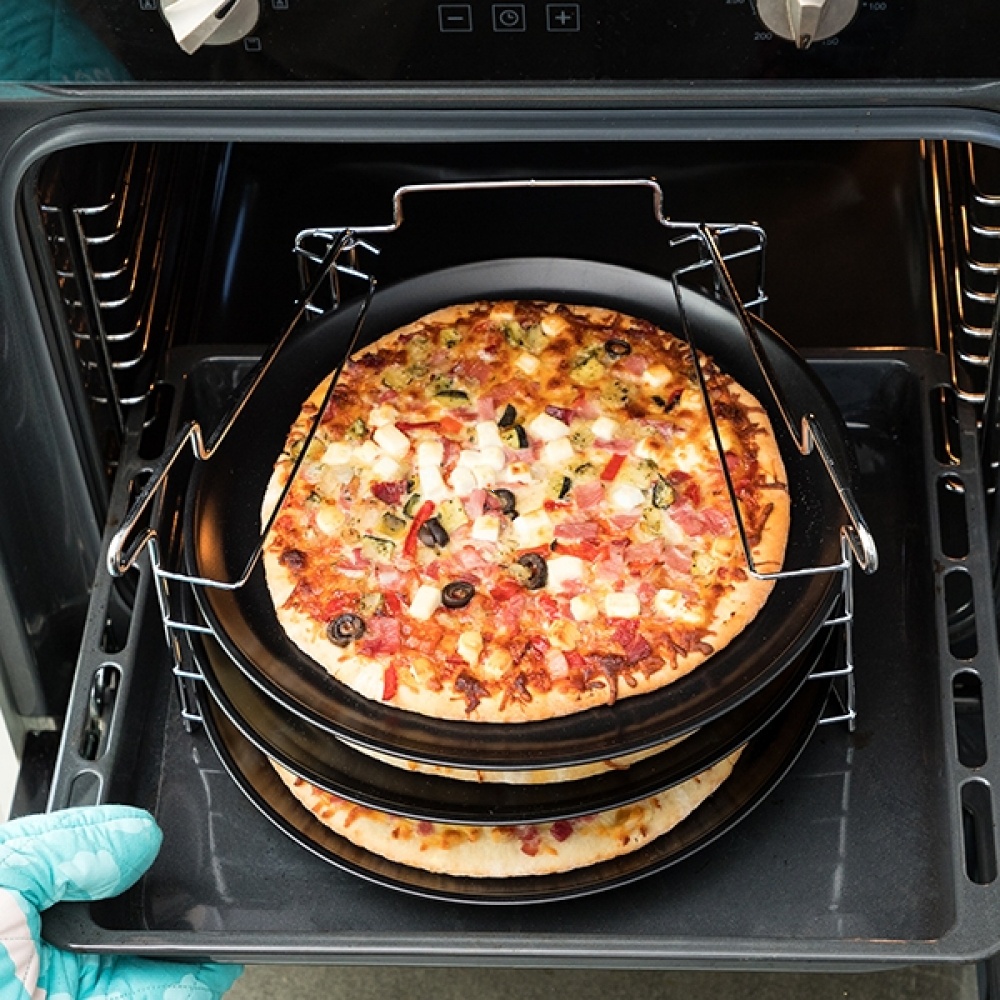 Сколько по времени печь пиццу в духовке. Посуда для выпечки пиццы. Посуда для выпечки пиццы в духовке. Доска для выпекания пиццы. Духовой шкаф для выпечки пиццы.