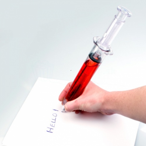 Pero v tvare injekcie s krvou XL